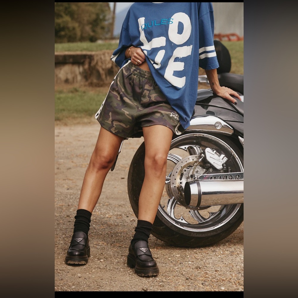 NWT Sabbi - The raving hearts mini shorts - CAMO